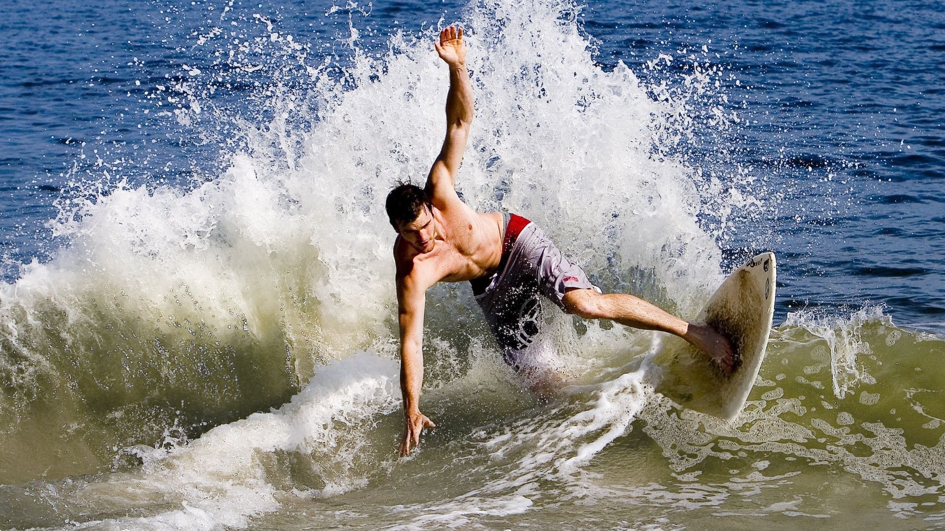 “冰火两重天”双赛道耐力挑战 冰川越野+沙漠马拉松分两周进行